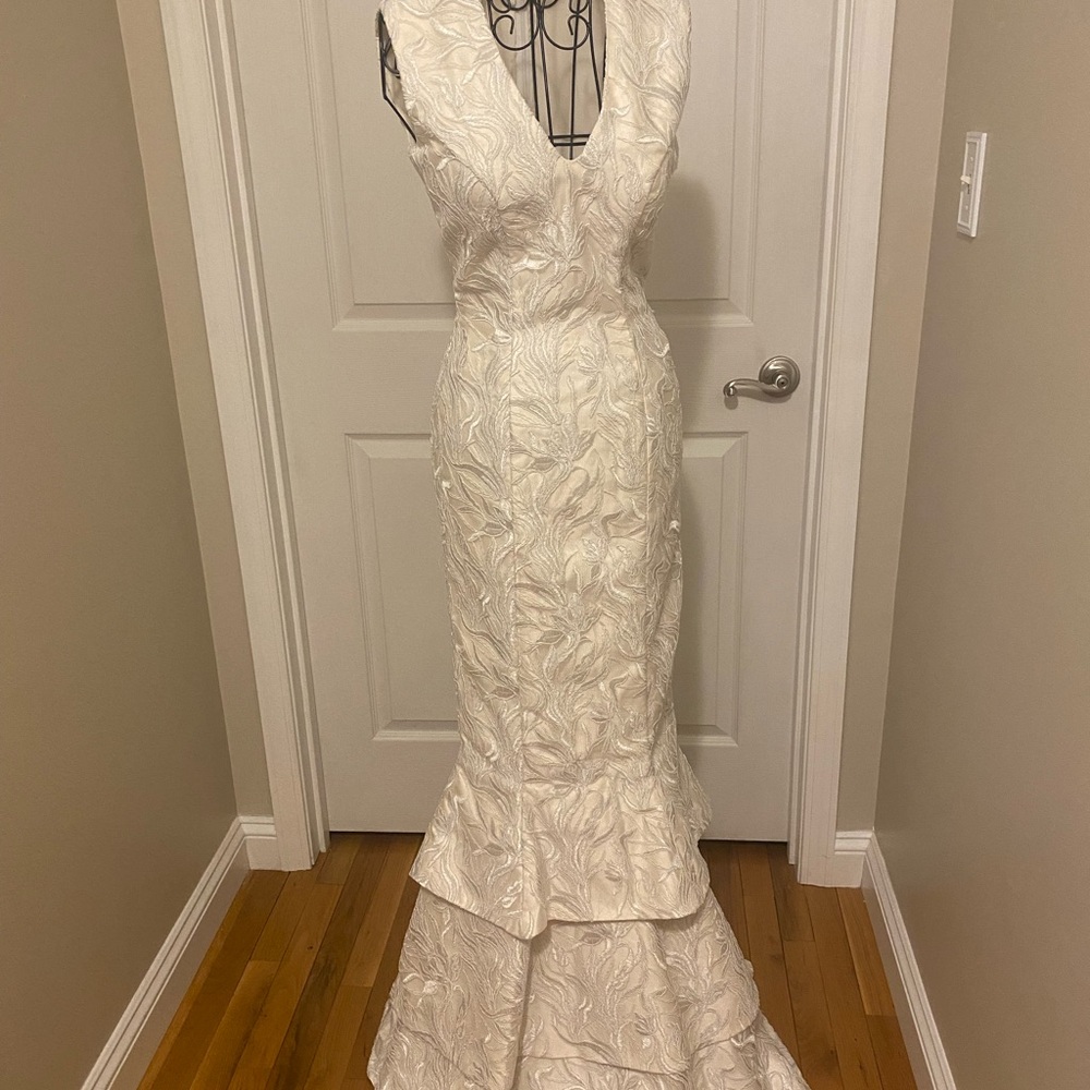 Firas Yousif NWT wedding dress size 2 white embroidered appliqué sleek mermaid